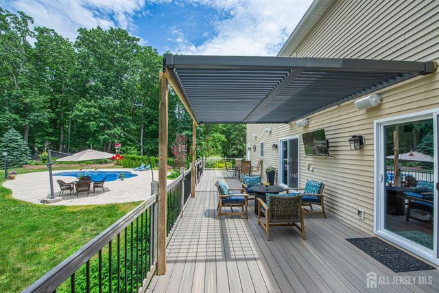 24 Willow Lane, Marlboro, NJ 07726