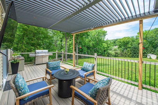 24 Willow Lane, Marlboro, NJ 07726