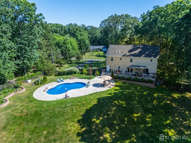 24 Willow Lane, Marlboro, NJ 07726