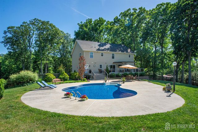 24 Willow Lane, Marlboro, NJ 07726
