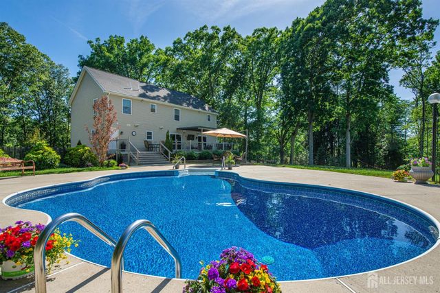 24 Willow Lane, Marlboro, NJ 07726