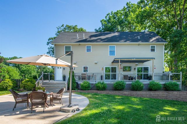 24 Willow Lane, Marlboro, NJ 07726