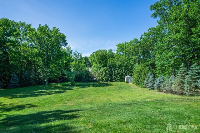 24 Willow Lane, Marlboro, NJ 07726