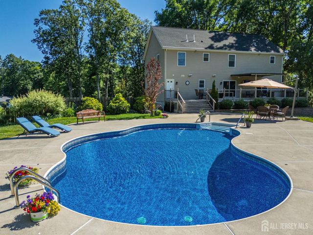 24 Willow Lane, Marlboro, NJ 07726