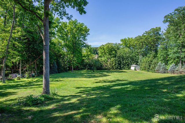 24 Willow Lane, Marlboro, NJ 07726