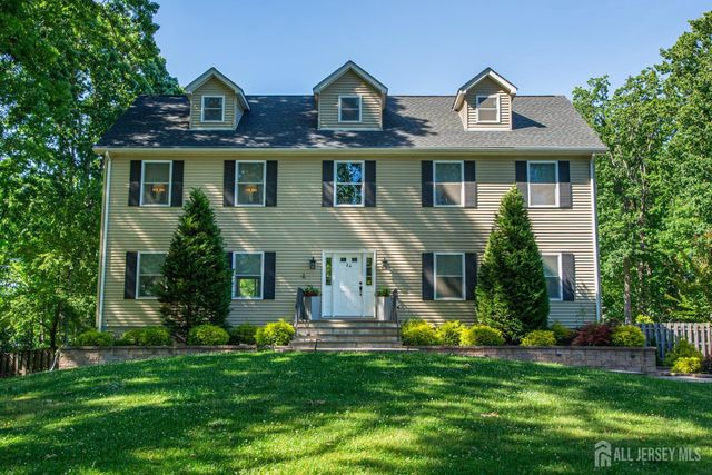 24 Willow Lane, Marlboro, NJ 07726