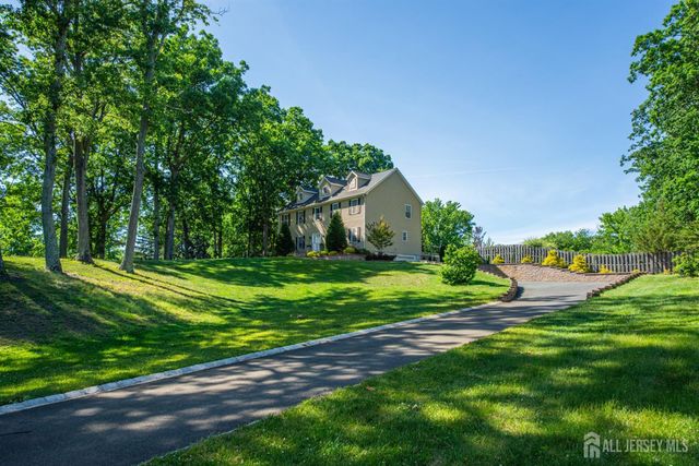 24 Willow Lane, Marlboro, NJ 07726