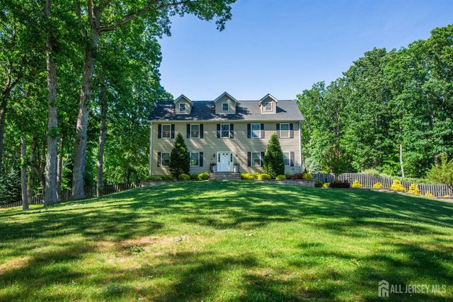 24 Willow Lane, Marlboro, NJ 07726