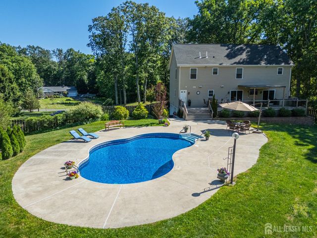 24 Willow Lane, Marlboro, NJ 07726