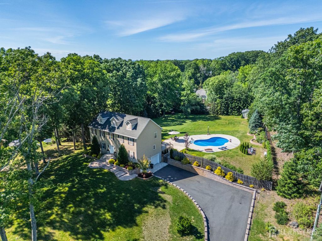 24 Willow Lane, Marlboro, NJ 07726