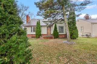 19151 Negaunee, Redford, MI 48240