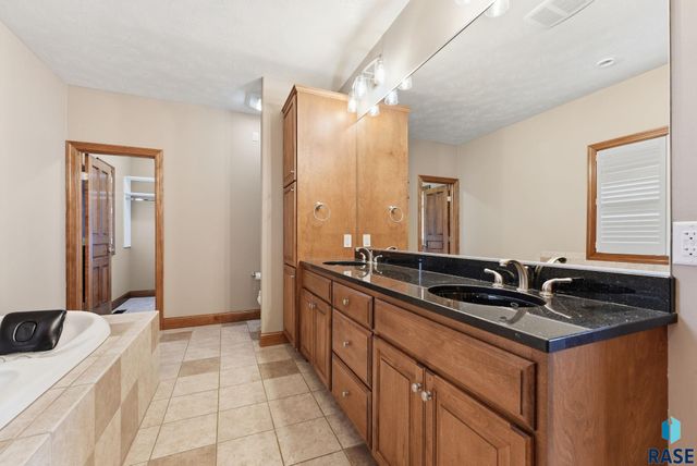 46746 265th St Street, Sioux Falls, SD 57107