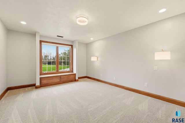 46746 265th St Street, Sioux Falls, SD 57107