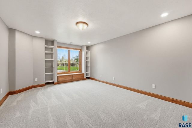 46746 265th St Street, Sioux Falls, SD 57107