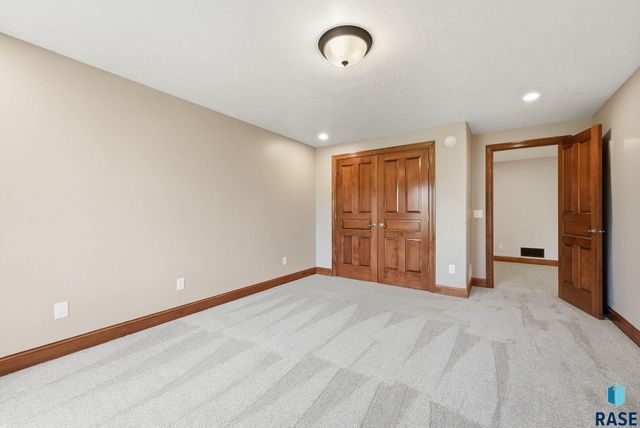 46746 265th St Street, Sioux Falls, SD 57107