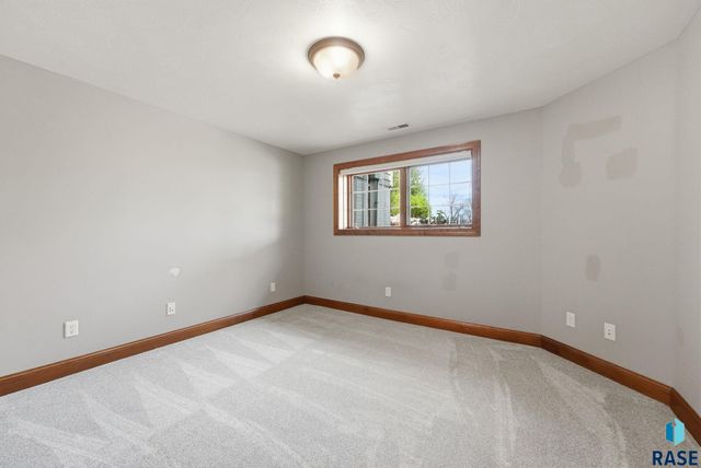 46746 265th St Street, Sioux Falls, SD 57107