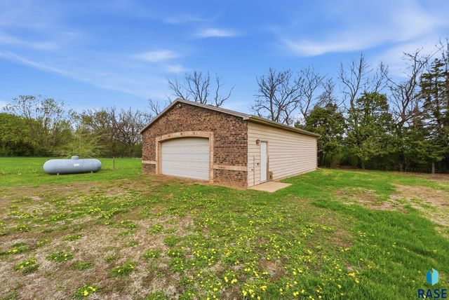 46746 265th St Street, Sioux Falls, SD 57107
