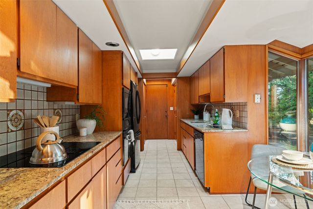 18710 88th Avenue W, Edmonds, WA 98026