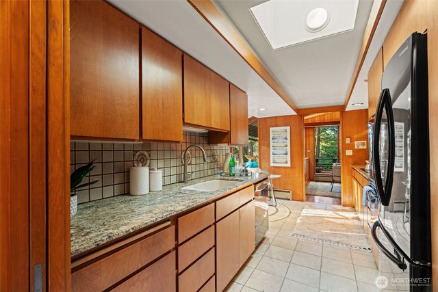 18710 88th Avenue W, Edmonds, WA 98026