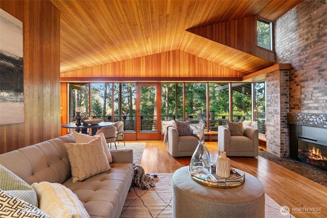 18710 88th Avenue W, Edmonds, WA 98026