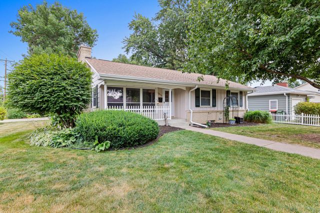 1912 Simpson Street, Falcon Heights, MN 55113