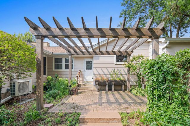 1912 Simpson Street, Falcon Heights, MN 55113