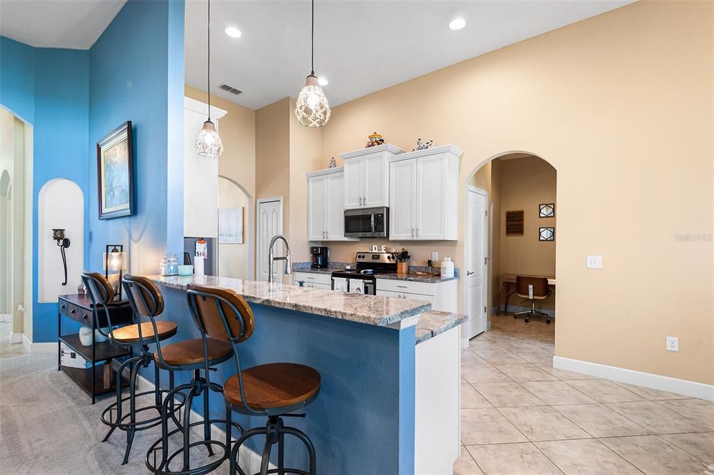 Image 13 of property listing at 332 LAKE MARIANA WAY, Auburndale, FL 33823