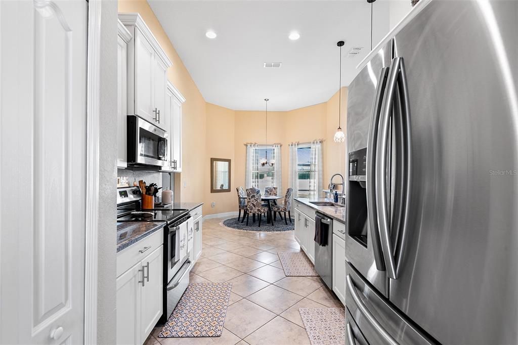 Image 16 of property listing at 332 LAKE MARIANA WAY, Auburndale, FL 33823