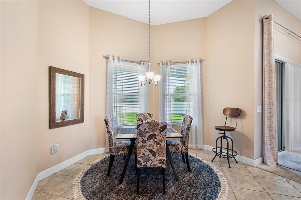 Image 17 of property listing at 332 LAKE MARIANA WAY, Auburndale, FL 33823