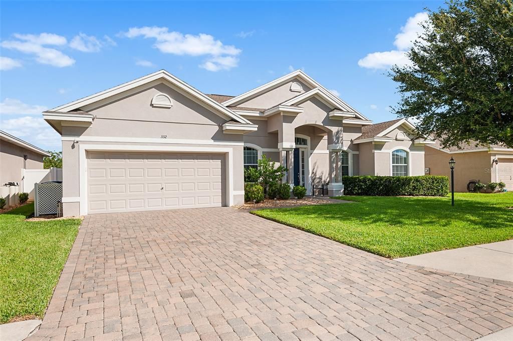 Image 2 of property listing at 332 LAKE MARIANA WAY, Auburndale, FL 33823