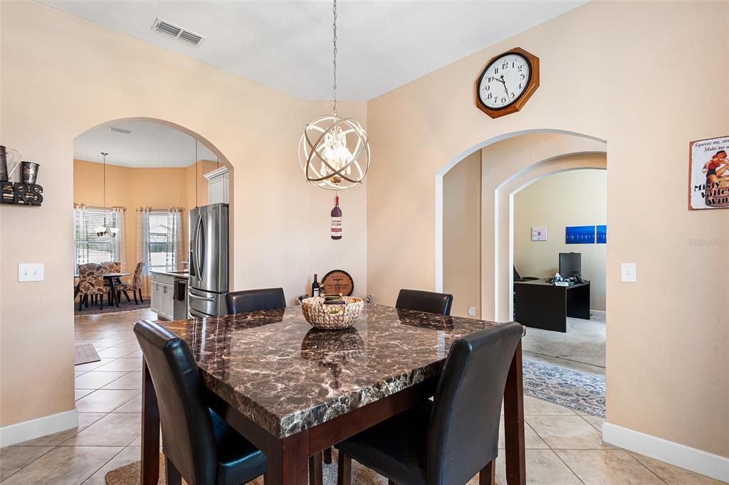 Image 22 of property listing at 332 LAKE MARIANA WAY, Auburndale, FL 33823