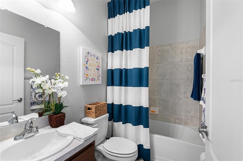 Image 32 of property listing at 332 LAKE MARIANA WAY, Auburndale, FL 33823