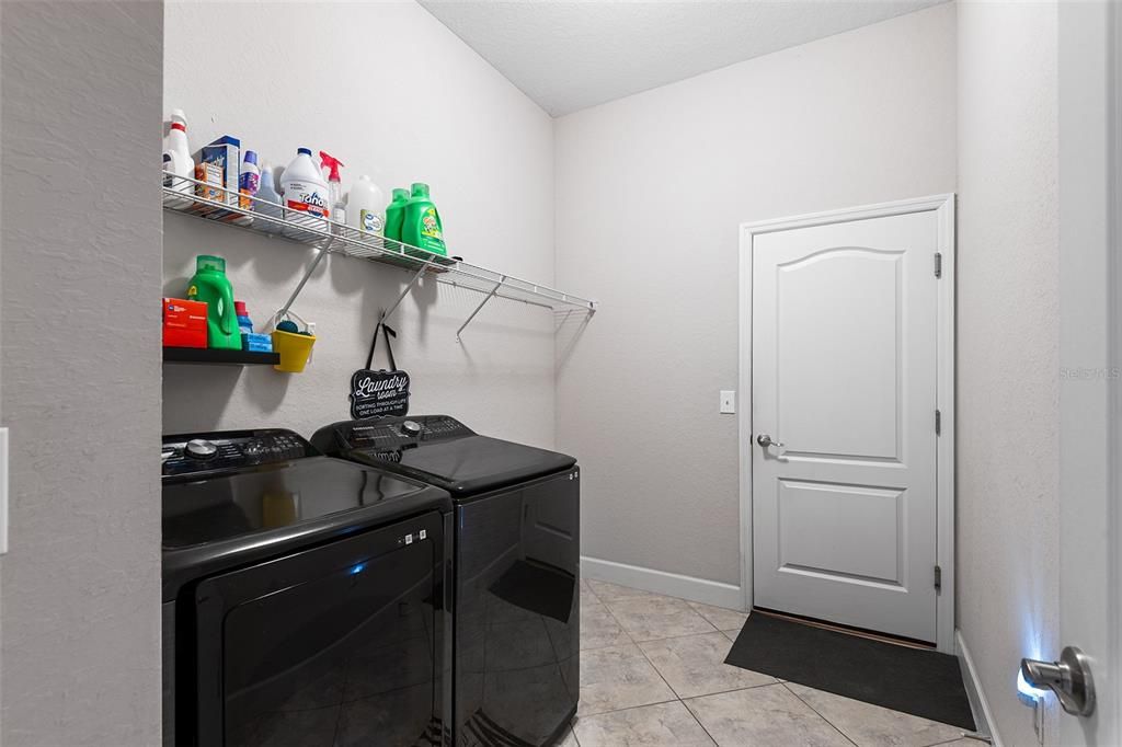 Image 36 of property listing at 332 LAKE MARIANA WAY, Auburndale, FL 33823