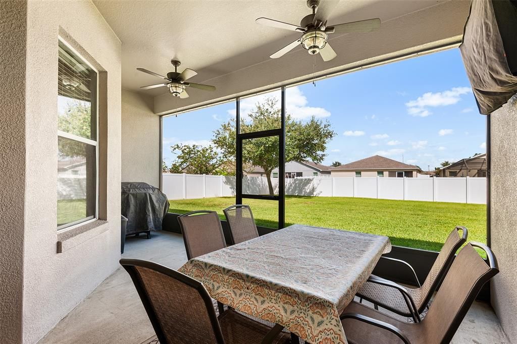 Image 37 of property listing at 332 LAKE MARIANA WAY, Auburndale, FL 33823