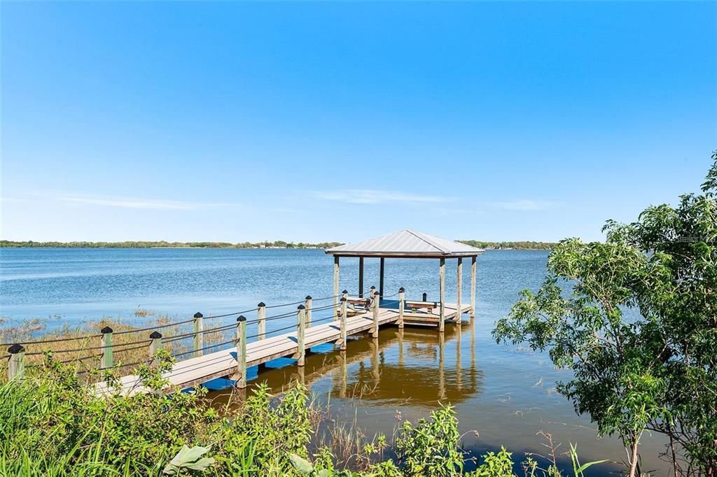 Image 38 of property listing at 332 LAKE MARIANA WAY, Auburndale, FL 33823