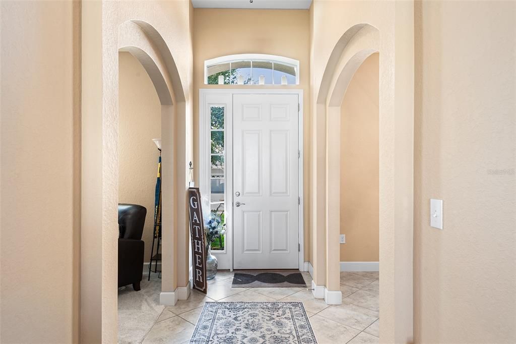 Image 7 of property listing at 332 LAKE MARIANA WAY, Auburndale, FL 33823