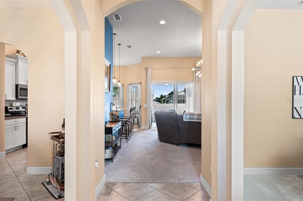 Image 8 of property listing at 332 LAKE MARIANA WAY, Auburndale, FL 33823