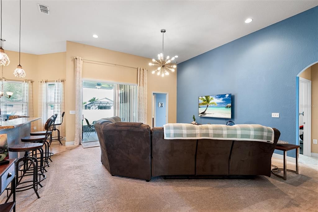 Image 9 of property listing at 332 LAKE MARIANA WAY, Auburndale, FL 33823