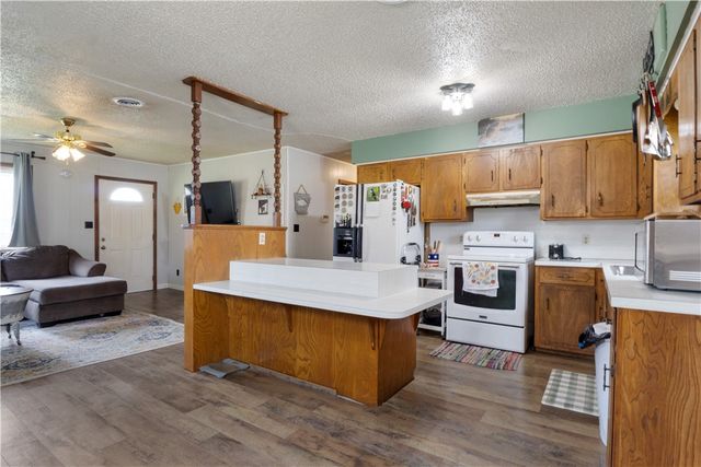 19227 E Black Oak Road, Fayetteville, AR 72701