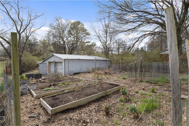 19227 E Black Oak Road, Fayetteville, AR 72701