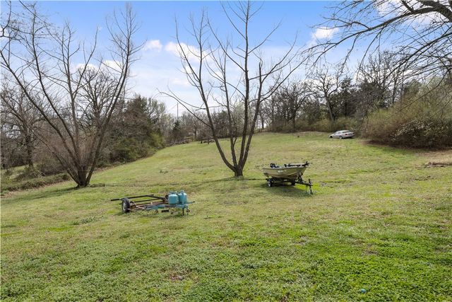 19227 E Black Oak Road, Fayetteville, AR 72701