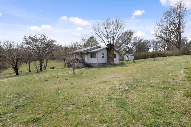 19227 E Black Oak Road, Fayetteville, AR 72701