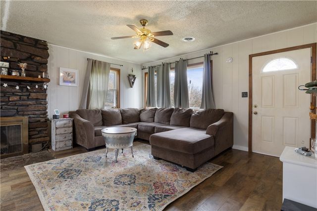 19227 E Black Oak Road, Fayetteville, AR 72701