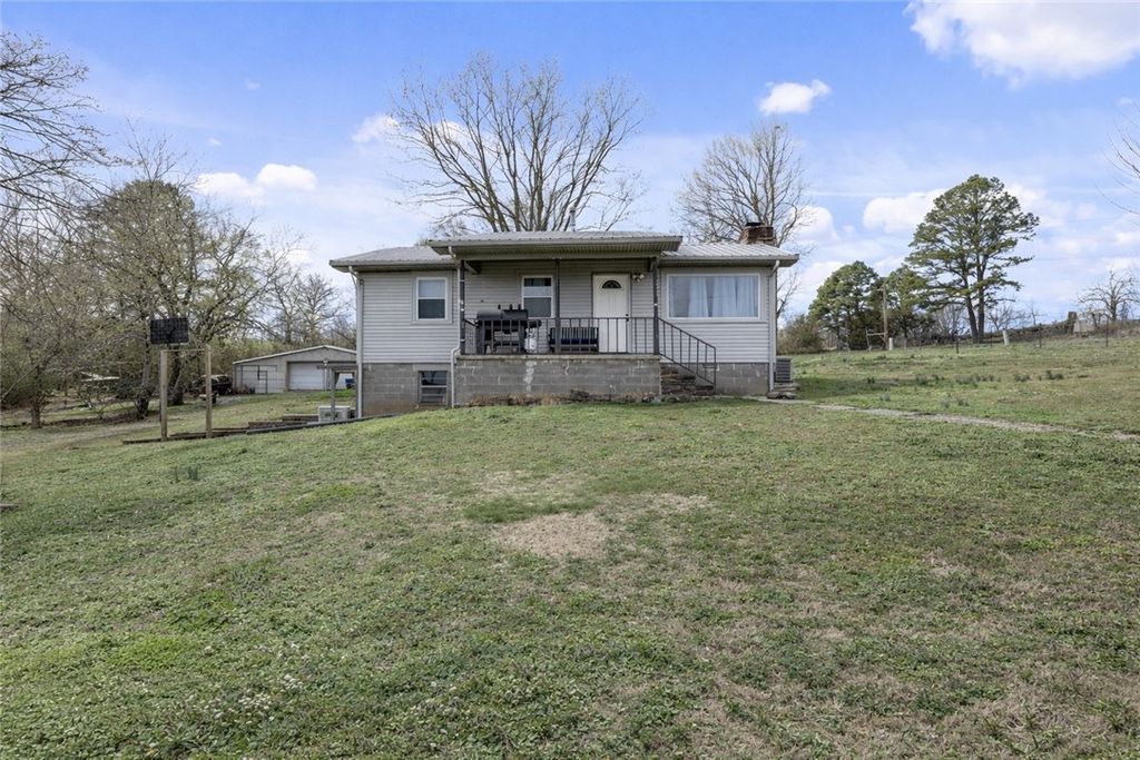 19227 E Black Oak Road, Fayetteville, AR 72701