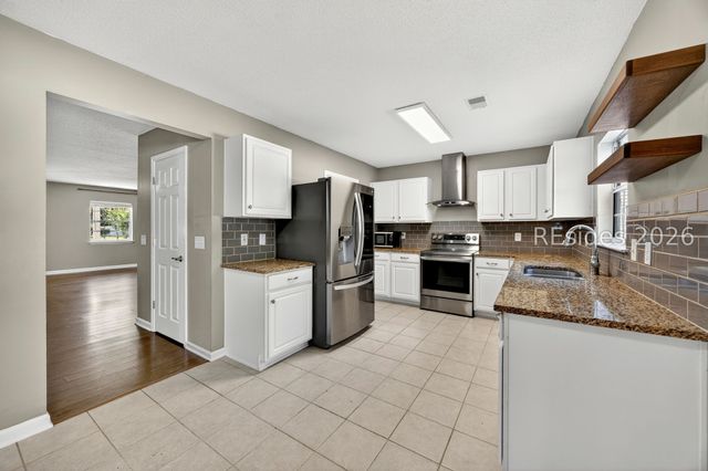 41 Lakeside Dr, Bluffton, SC 29910