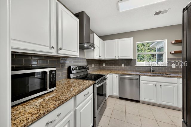 41 Lakeside Dr, Bluffton, SC 29910
