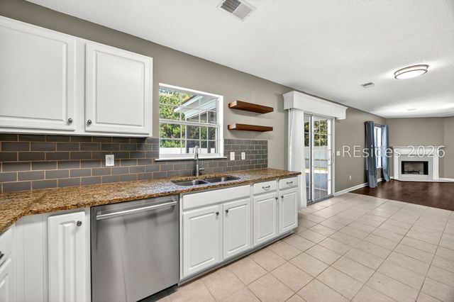 41 Lakeside Dr, Bluffton, SC 29910