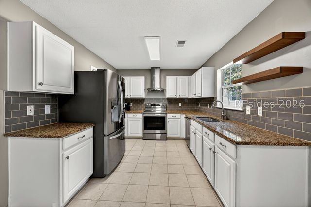 41 Lakeside Dr, Bluffton, SC 29910
