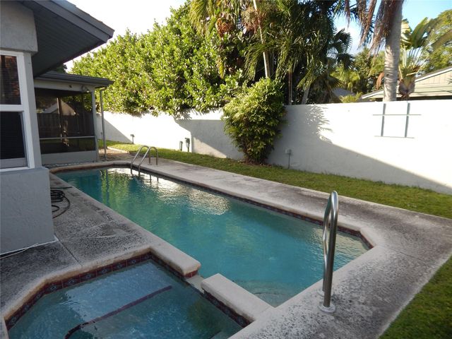 7921 NW 4th St, Plantation, FL 33324