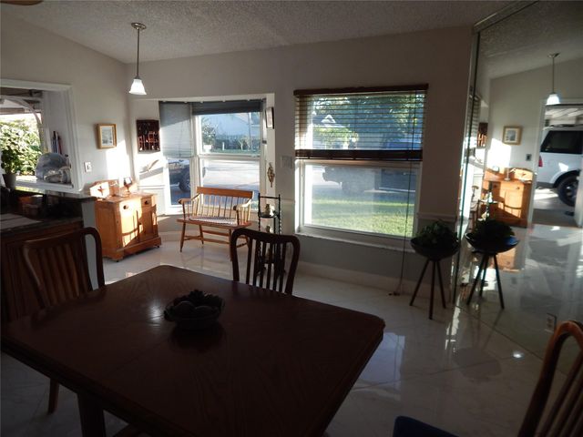 7921 NW 4th St, Plantation, FL 33324